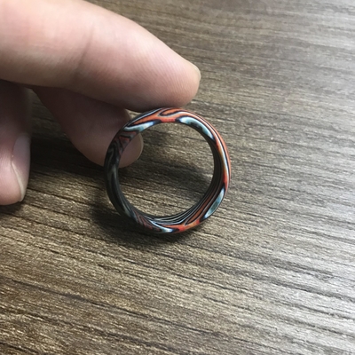 Der Kohlenstoff-Faser-Ring Rainbow Matte Finish Customized-Größe der Mann-Frauen